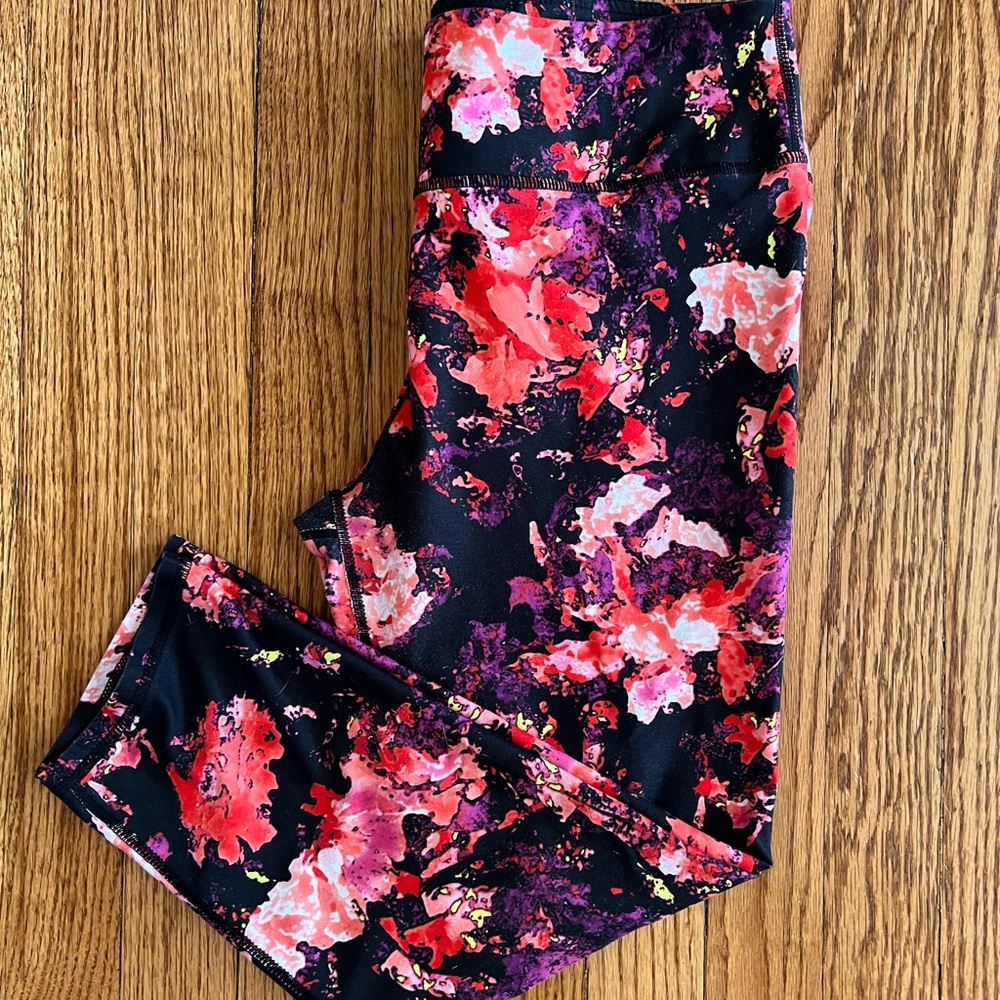 Fabletics Salar Cropped Leggings Black Floral Medium